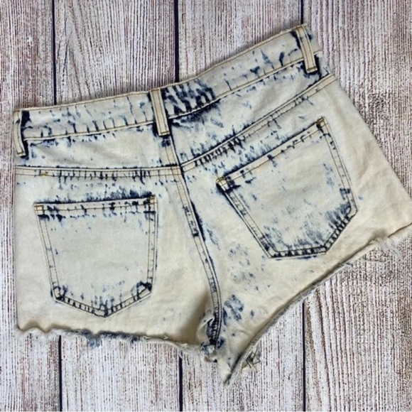 Forever 21 Bleach Washed Distressed Cutoffs - Picture 5 of 5
